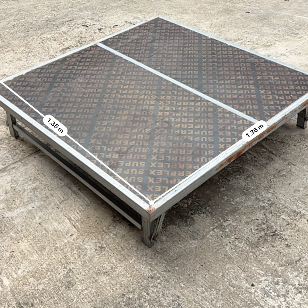 FUG002 - Foldable Stage (2.5m x 4m)